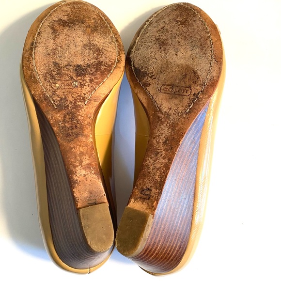 COACH Elora Patent Leather Beige Peep toe Shoes size 7.5 - Picture 8 of 8